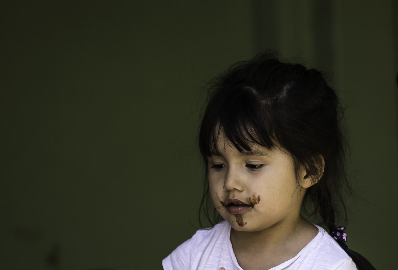 les restes d'une glace au chocolat