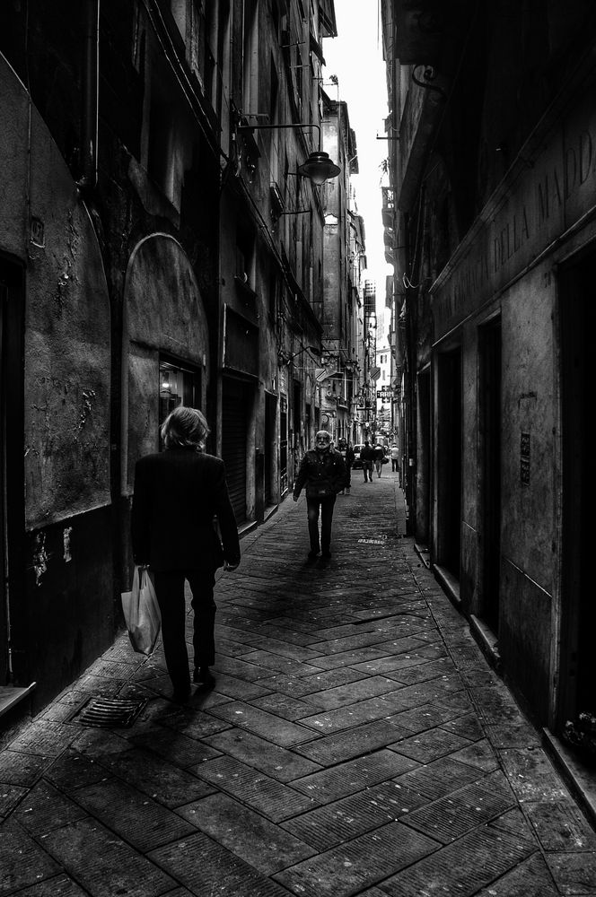 Les ruelles sombres de Gênes