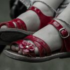 Les sandales rouges / The red sandals