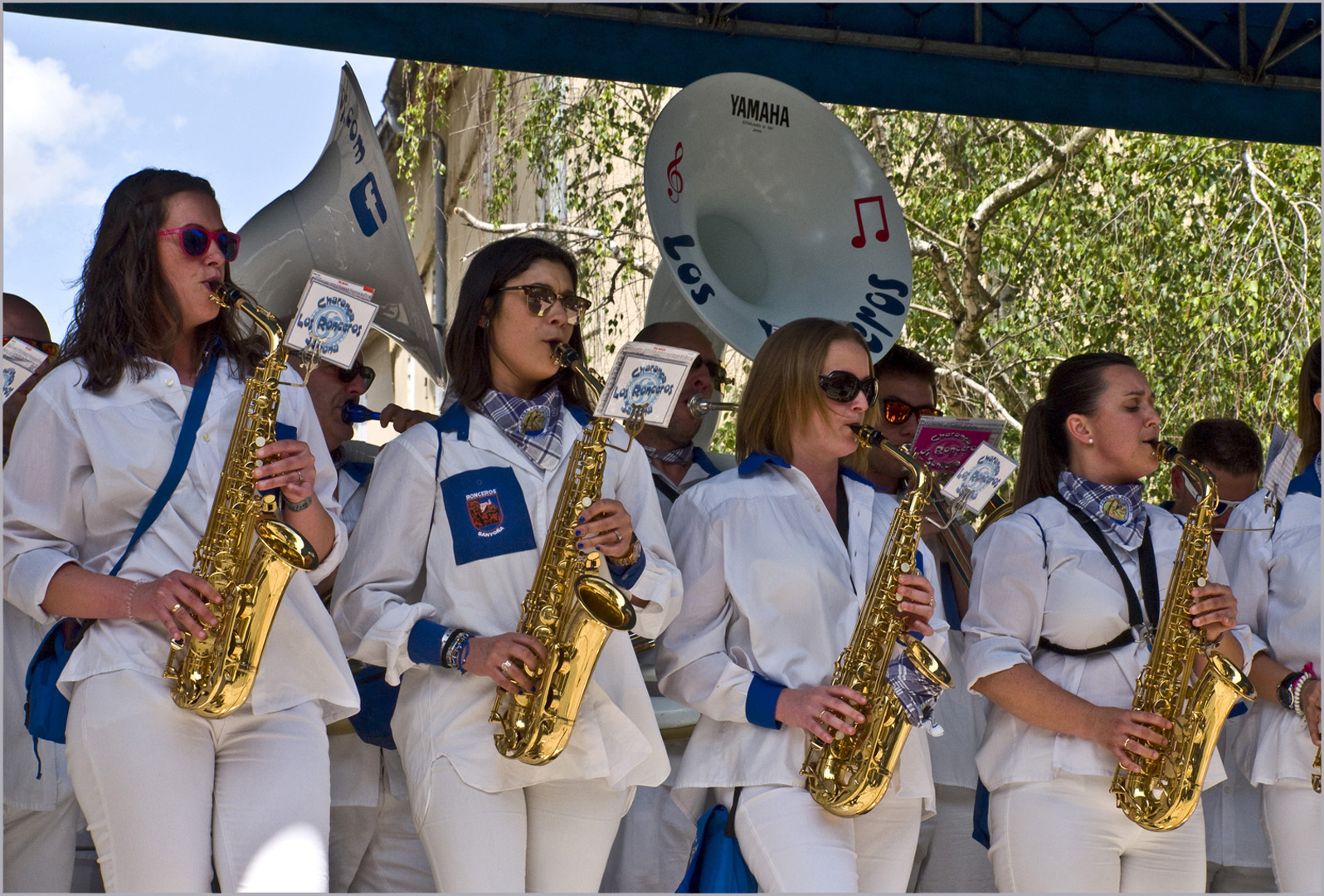 Les saxophonistes  -- Los Ronceros Festival de bandas 2017 à Condom