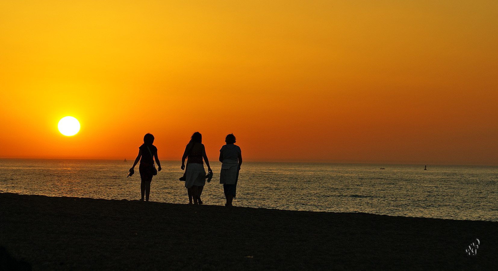 Les silhouettes au couchant du soleil