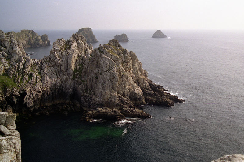 Les Tas de Pois vus de la terre. Presqu'île de Crozon