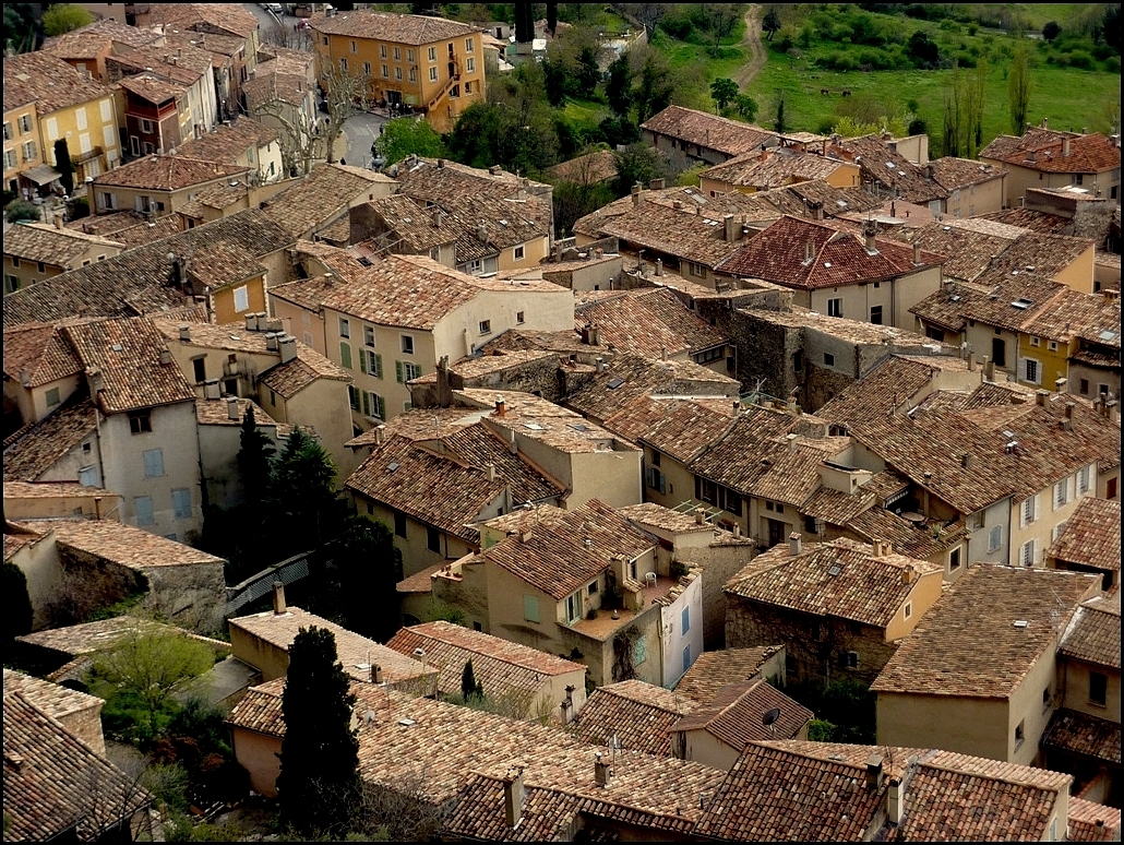 Les toits de Moustiers !