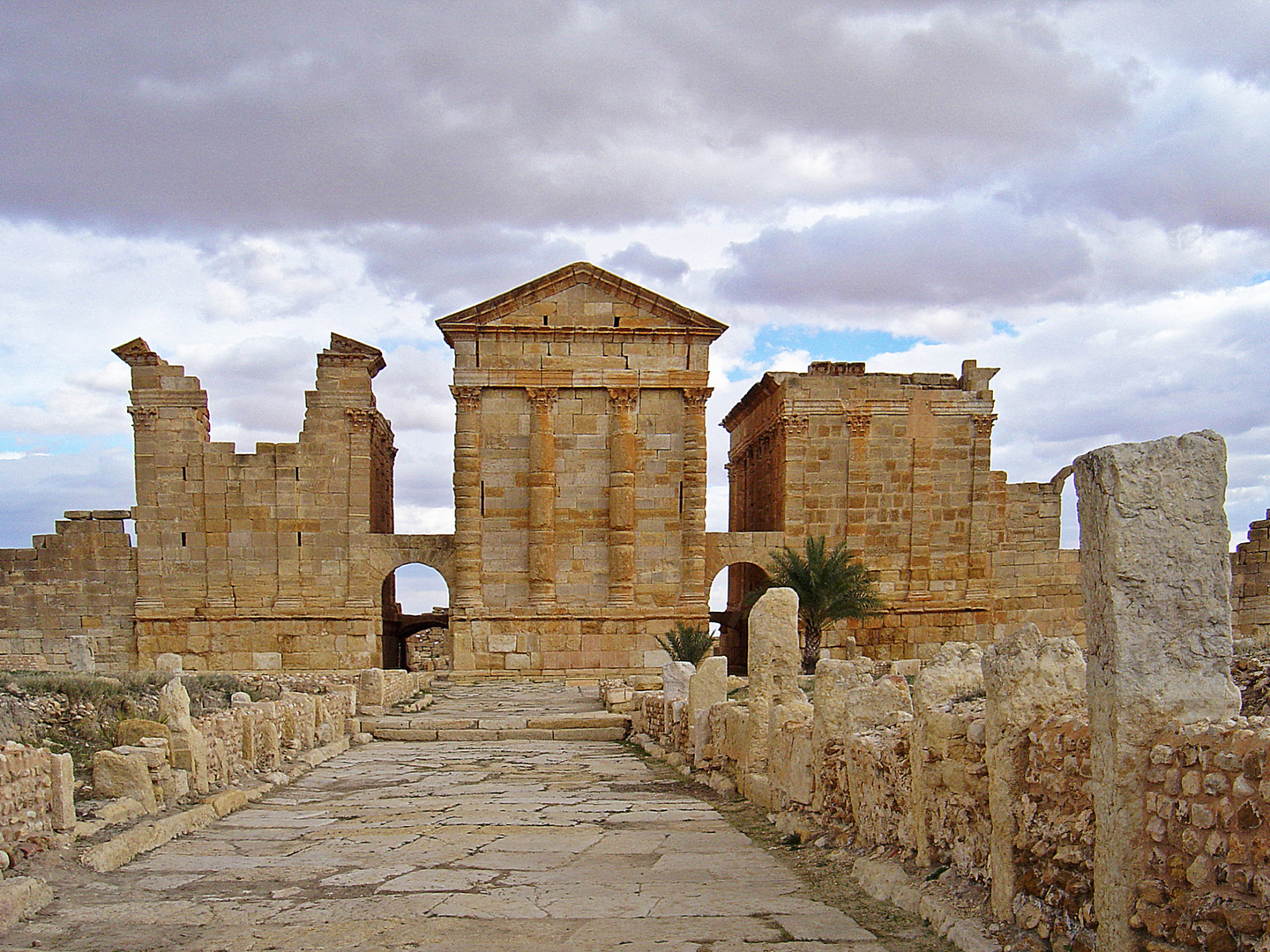 Les trois Temples du Capitole à Sbeïtla (Tunisie)