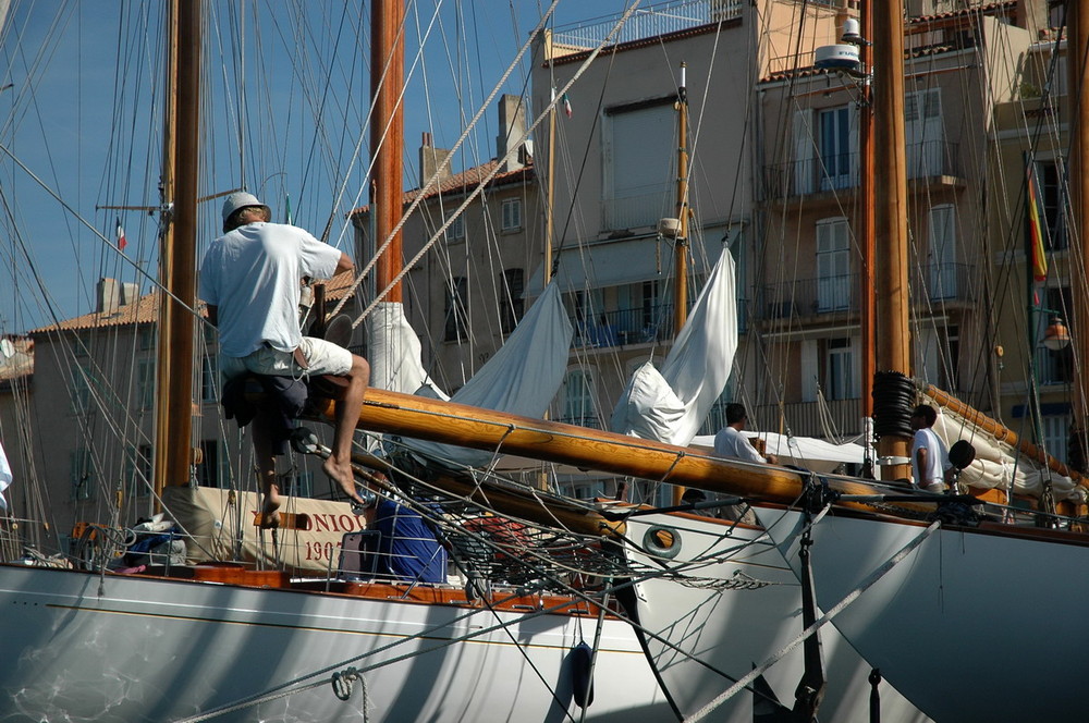 Les Voiles de St. Tropez - preparing for take of