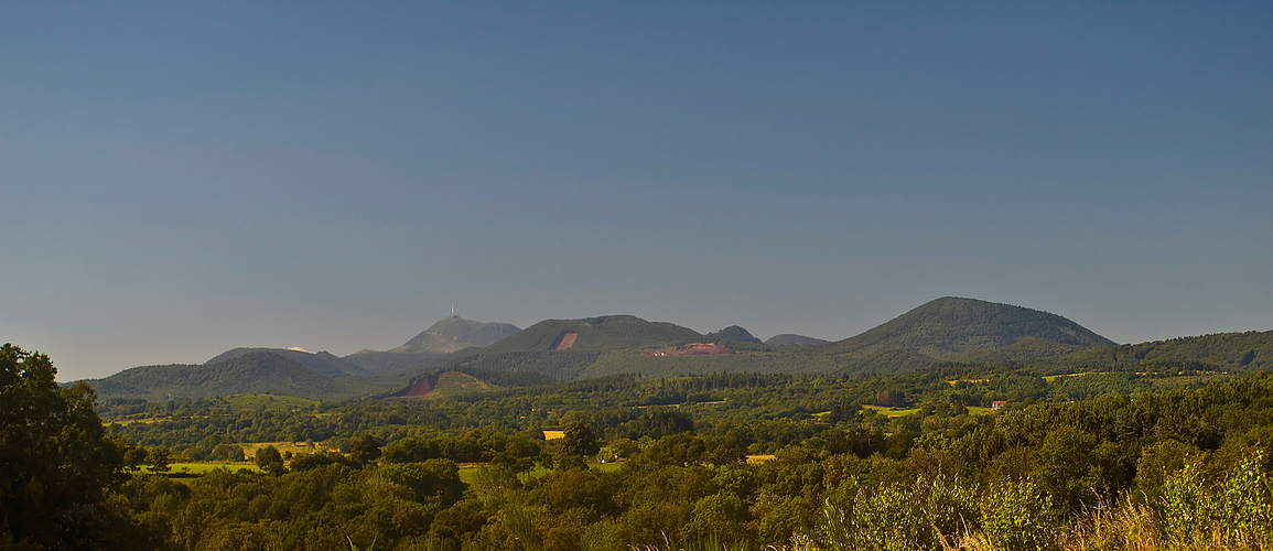 - Les Volcans d'Auvergne -