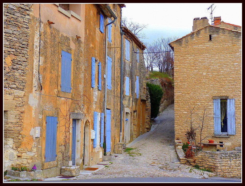 Les volets bleus .