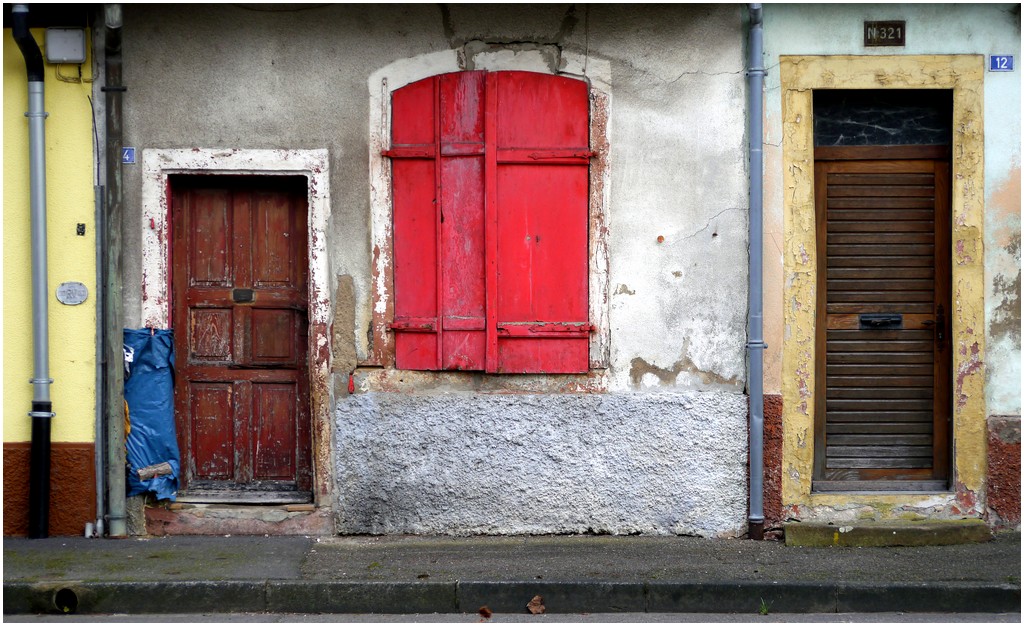 Les volets rouges