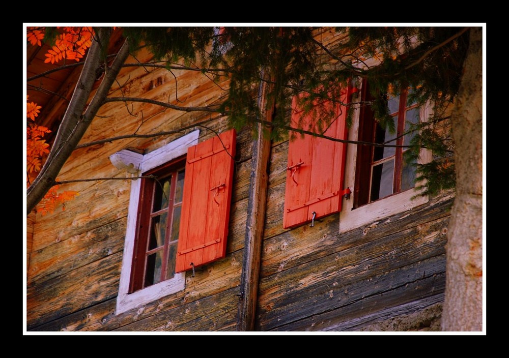 Les volets rouges