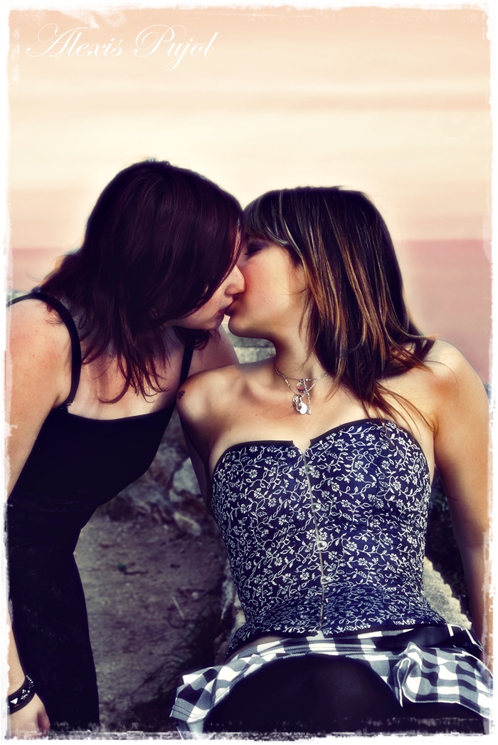 lesbian kiss