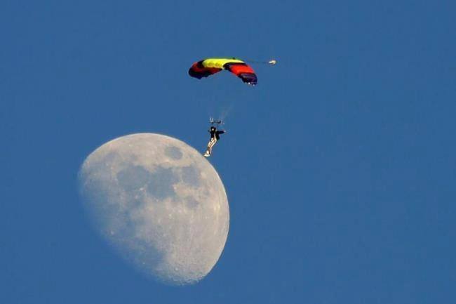 L'Esprit C'est comme un Parachute Si il Reste Fermé On S'écrase.F.Z