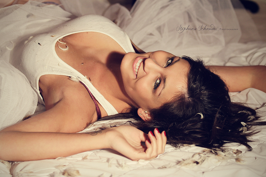 Less And Less Asleep Foto Bild Portrait Portrait Frauen Indoor Bilder Auf Fotocommunity
