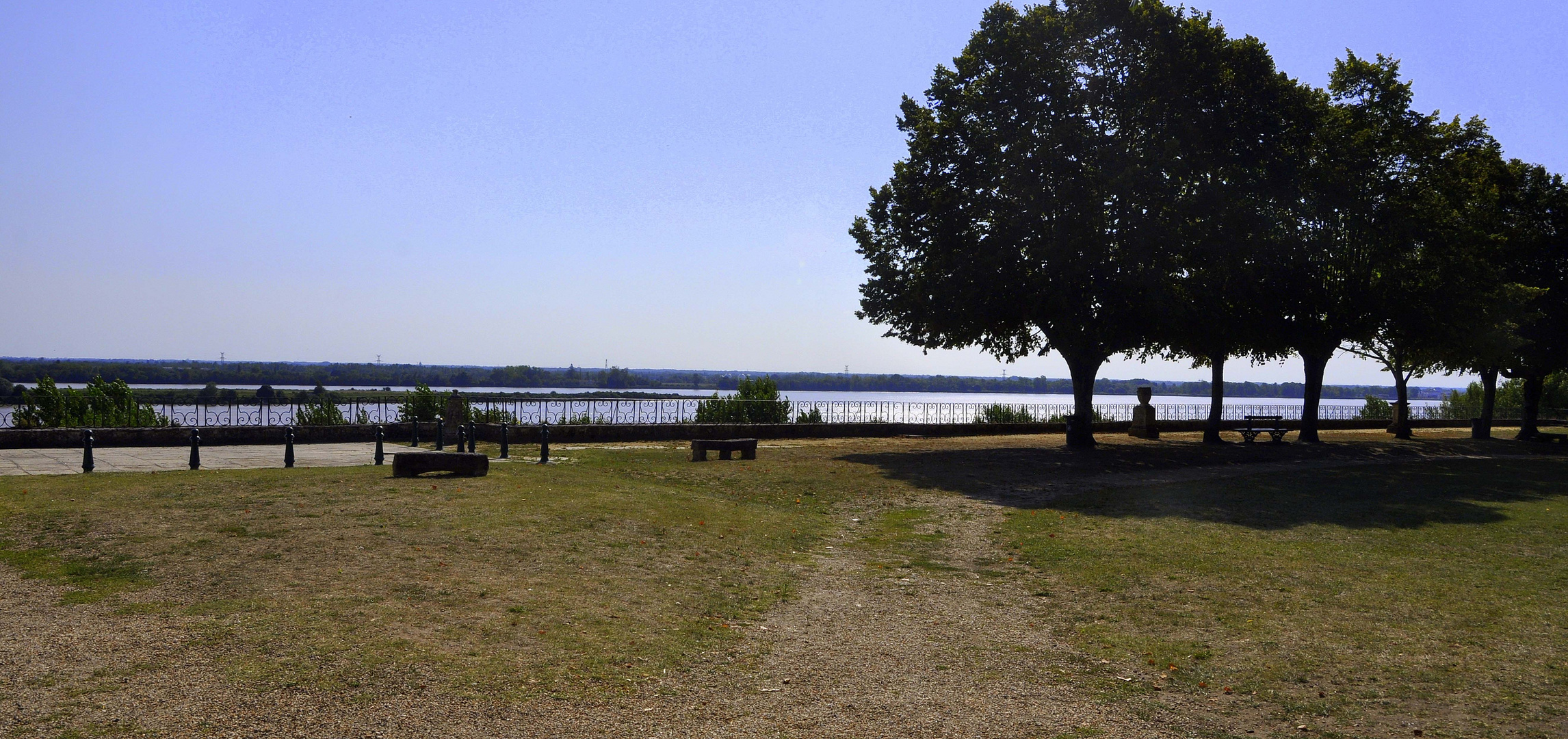 l'estuaire de la gironde , depuis la citadelle de bourg (33)