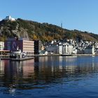 Ålesund mit dem Mount Aksla, dem Hausberg der Stadt ...