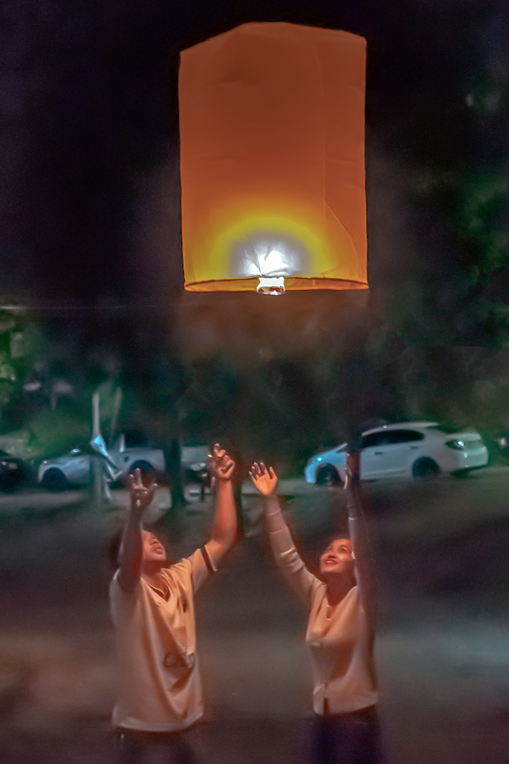 Let fly the sky lantern