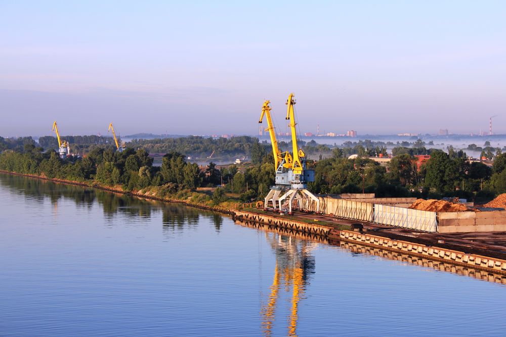 Letland, die Hafeneinfahrt nach Riga