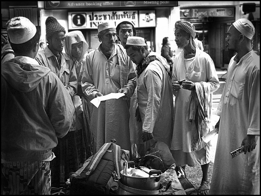 Let's make a paradise and virgins plan..........Bangkok, Hualampong Station, 5 days before 9 /11:-)