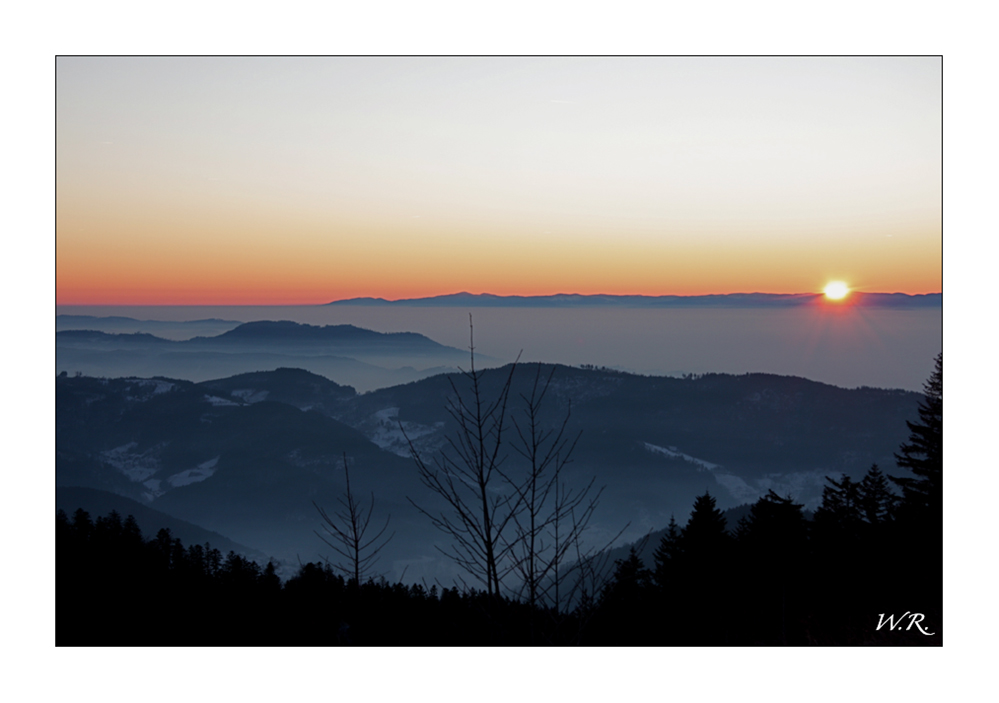 letzte Sonnenstrahlen im Schwarzwald beim Mummelsee...