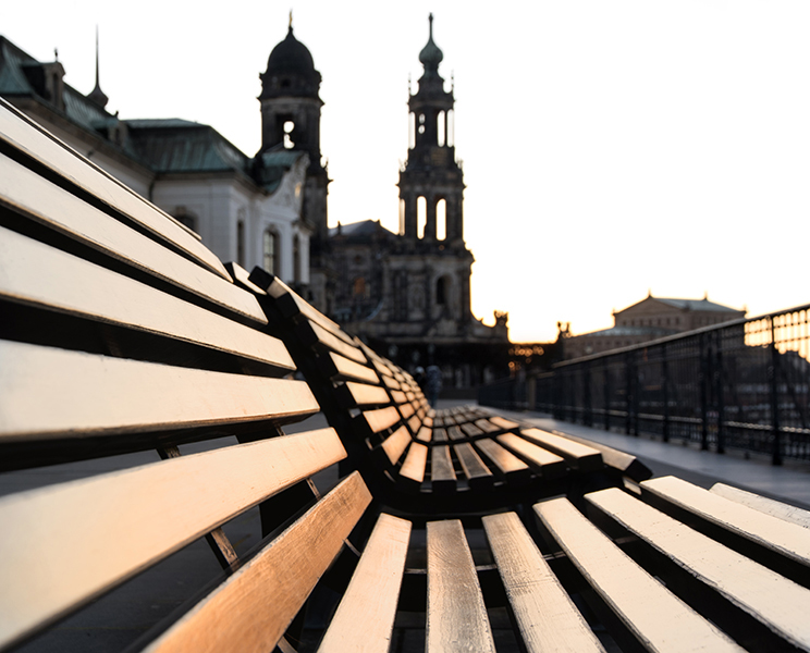 letzte Sonnenstrahlen über der Stadt