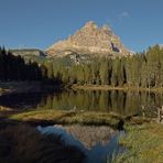 Letzter Blick zu den Drei Zinnen, herrlich strahlen und spiegeln sie sich in der Abensonne,...