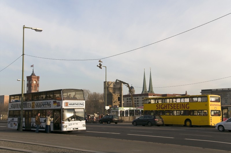 Letzter Halt am "Pallast der Republik"