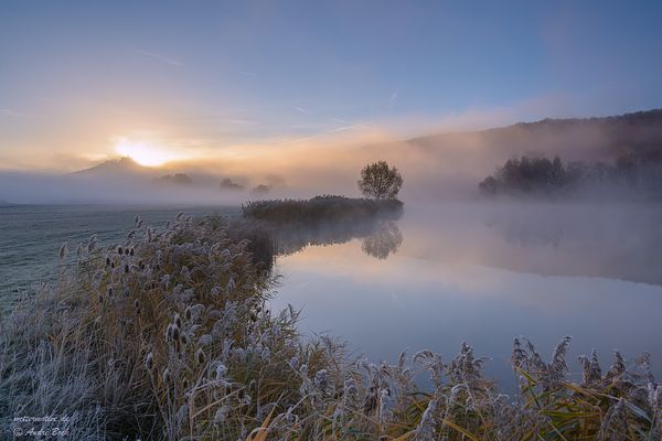 letzter Morgennebel am See