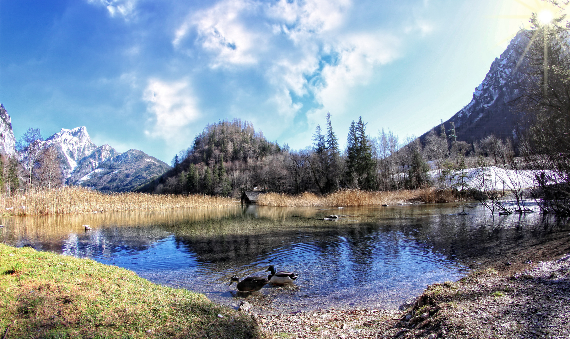 Letzter Schnee am See