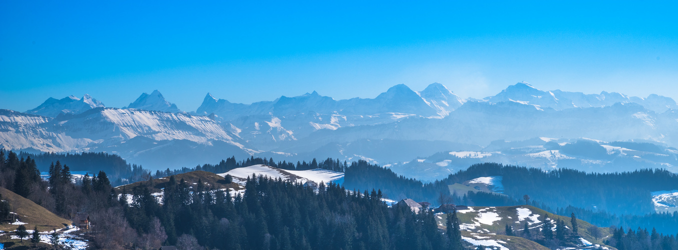 Letzter Wintergruss zu den Berner Alpen