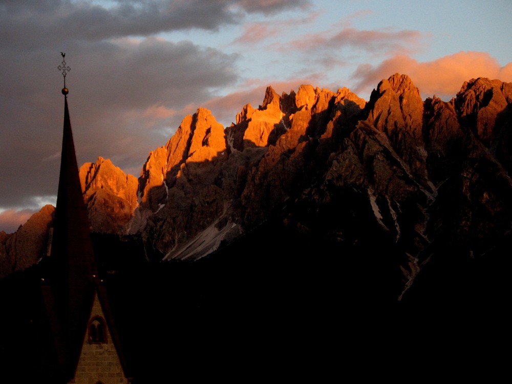 Letztes Licht am Haunold über Toblach im Hoch-Pustertal