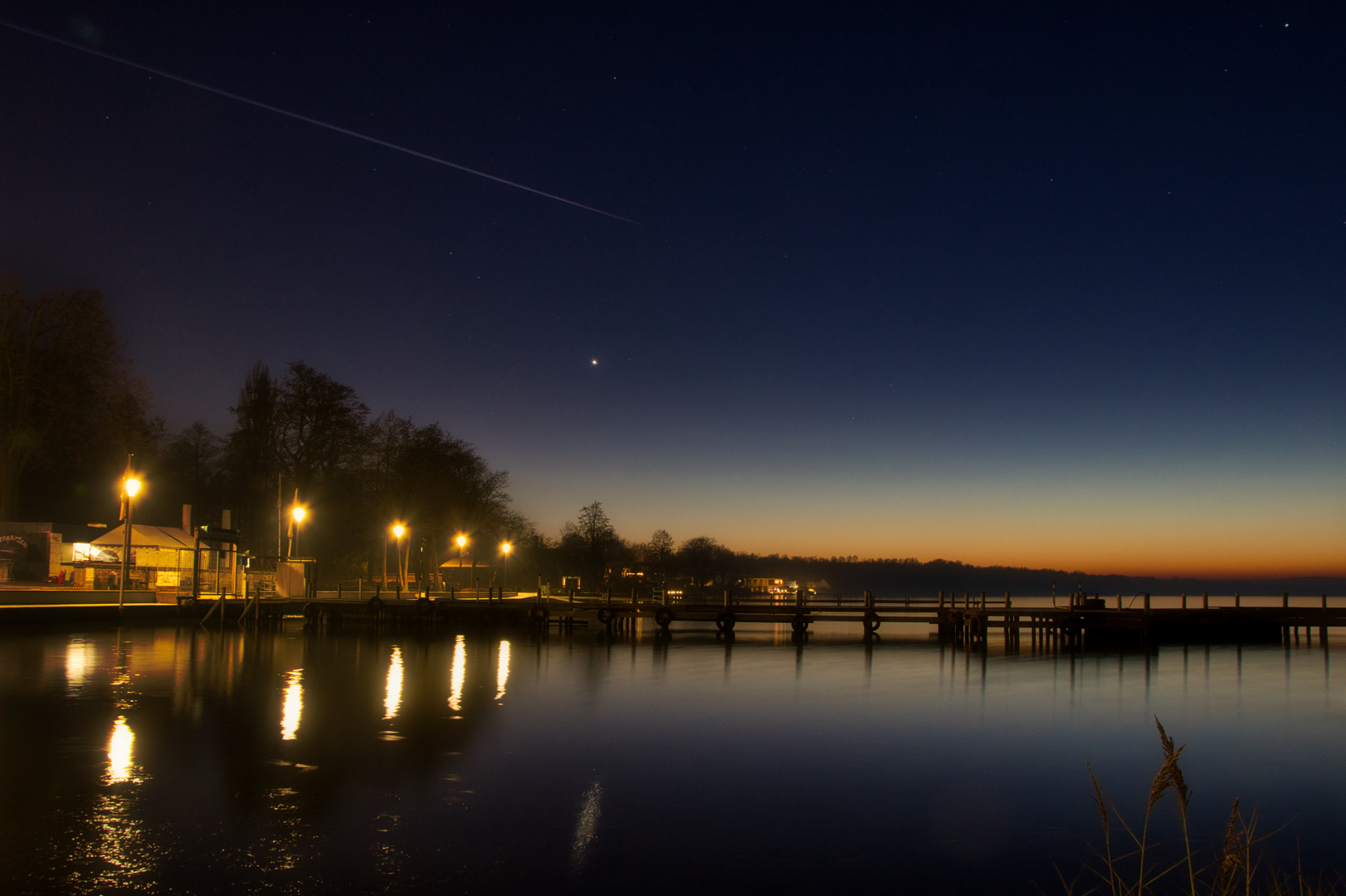 Letztes Licht an der Promenade