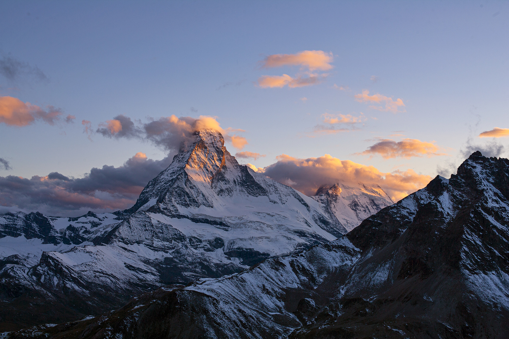 Letztes Sonnenlicht am Matterhorn