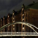 Leucht-Brücke in der Speicherstadt