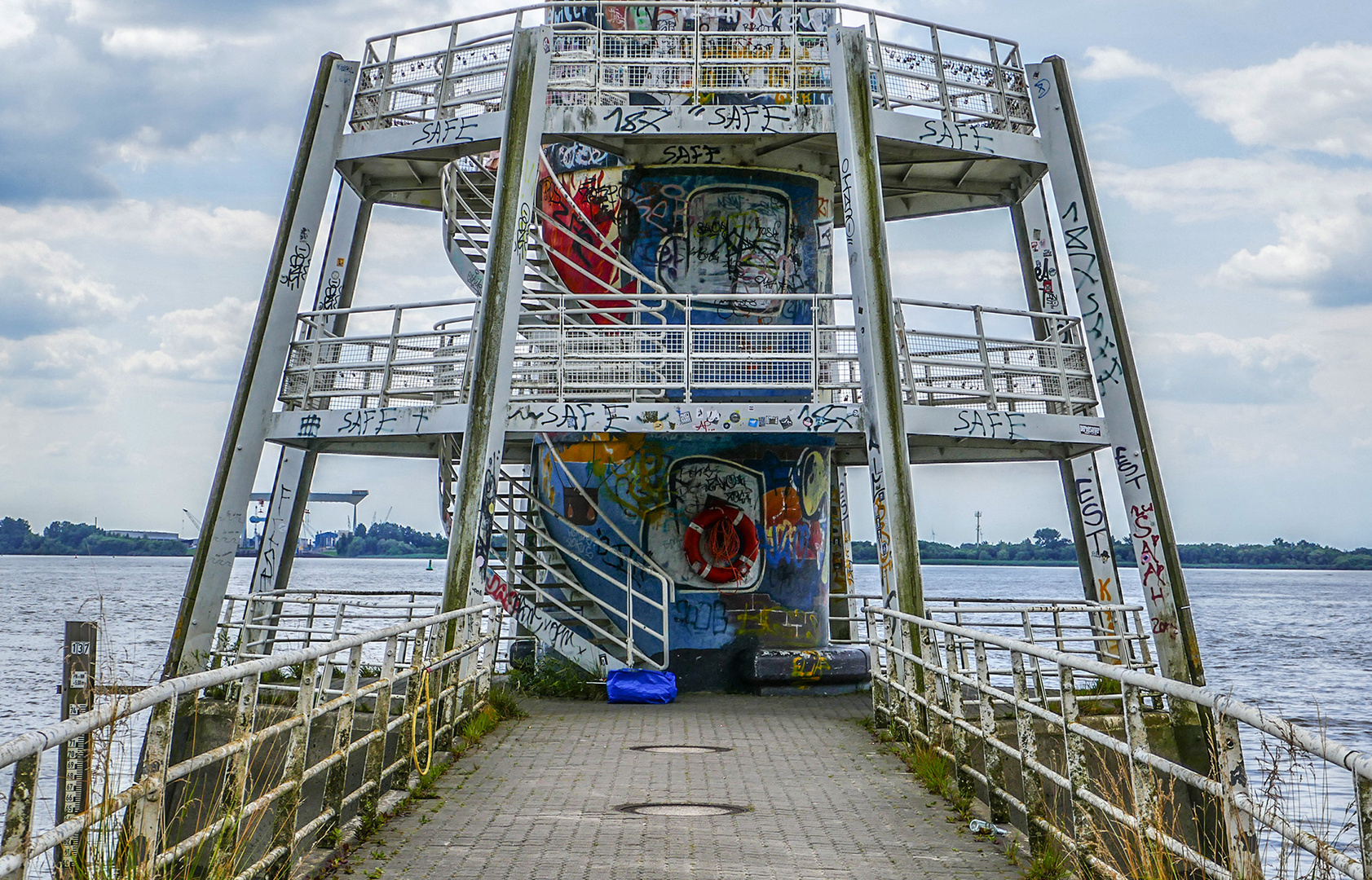 Leucht- und Beschmierturm