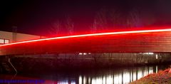 Leuchtbrücke am Abend ( Rot Version)