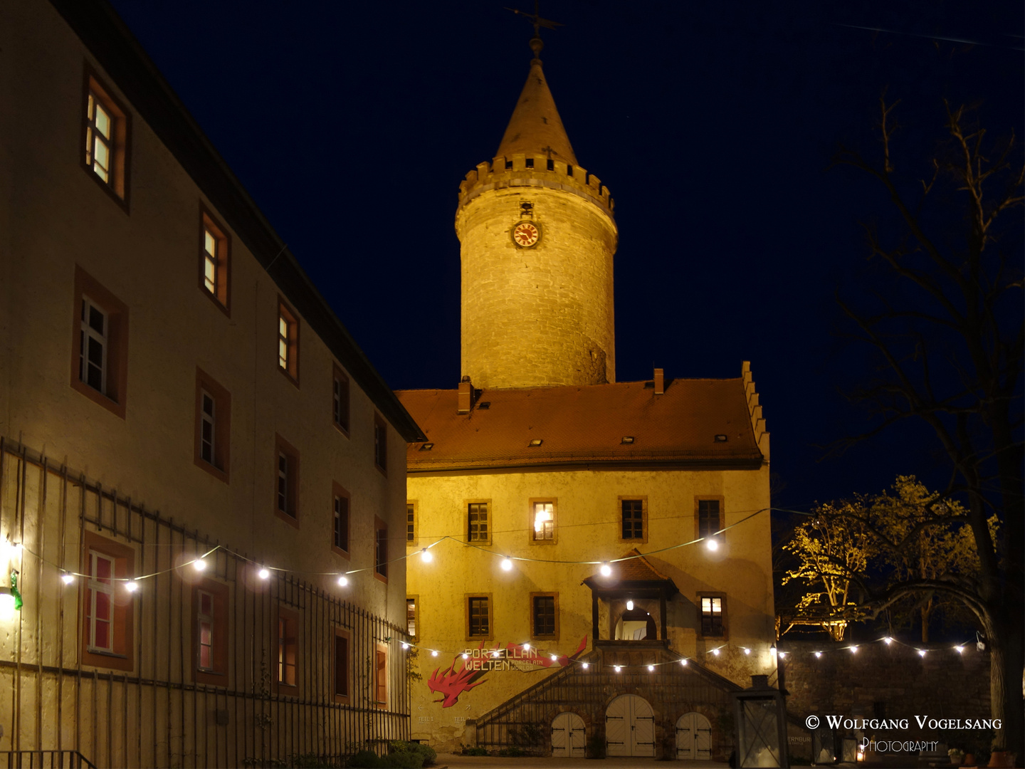 Leuchtenburg bei Nacht