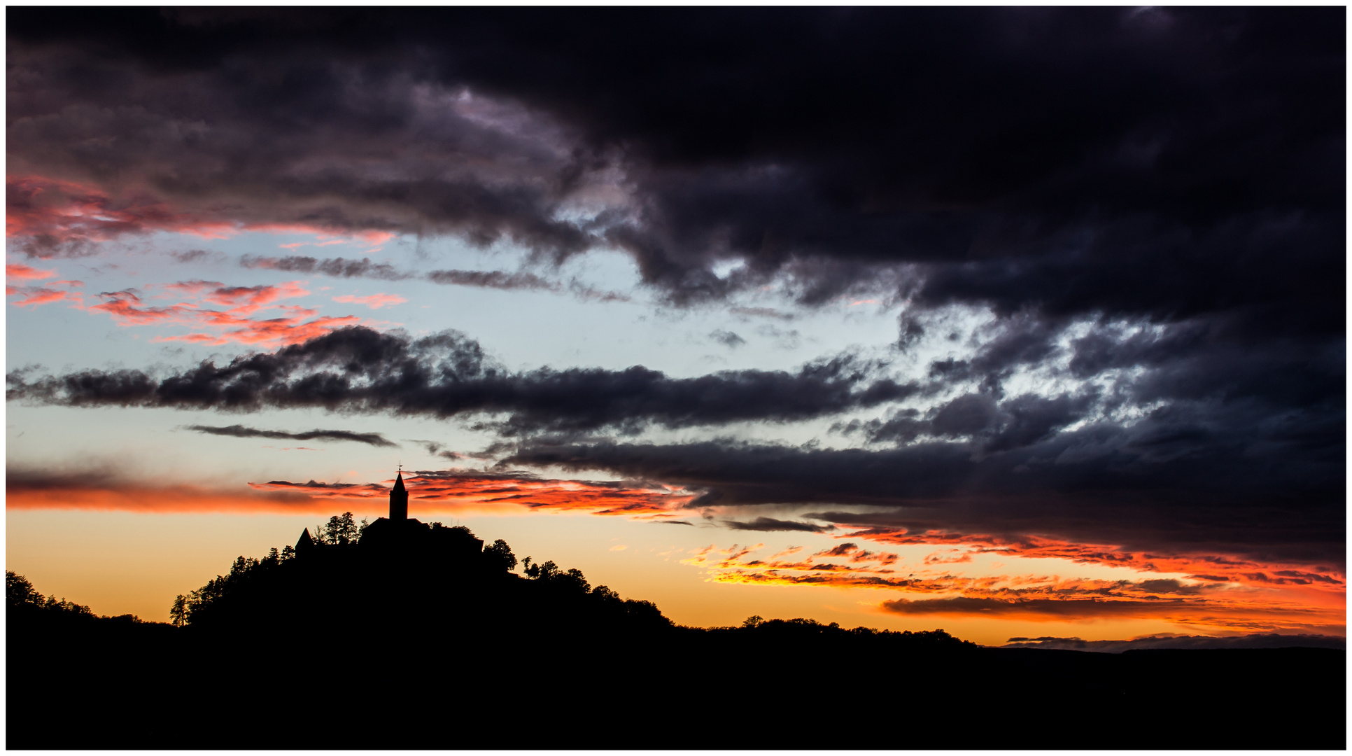 Leuchtenburg im Sonnenuntergang