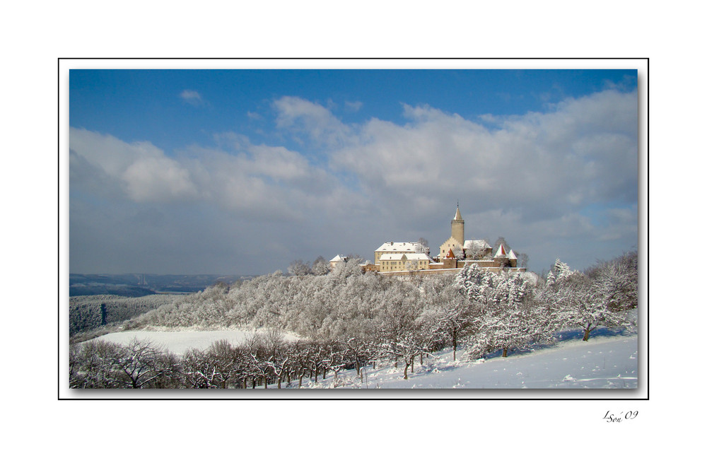 Leuchtenburg im Winterzauber