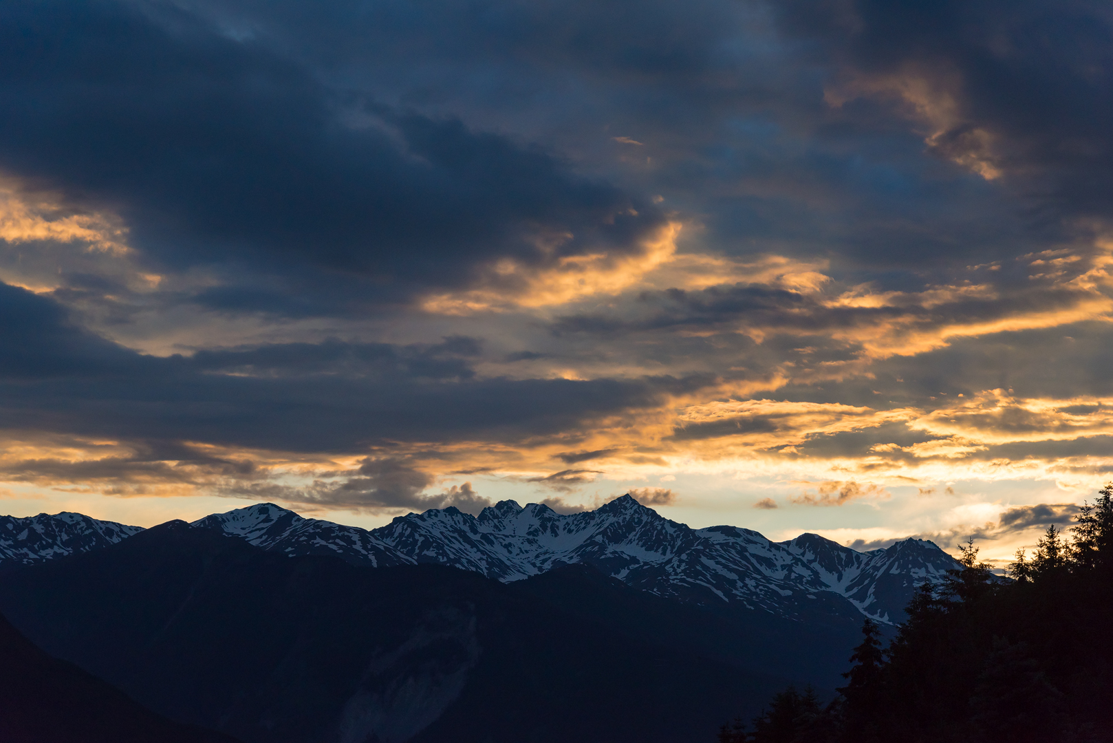 Leuchtende Abendwolken