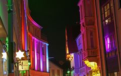 Leuchtende Einkaufs Straße