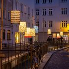 Leuchtende Lampenschirme in der Altstadt