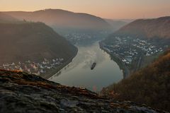 Leuchtende Mosel - Leimen im Morgendunst