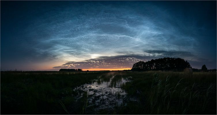 * Leuchtende Nachtwolken *