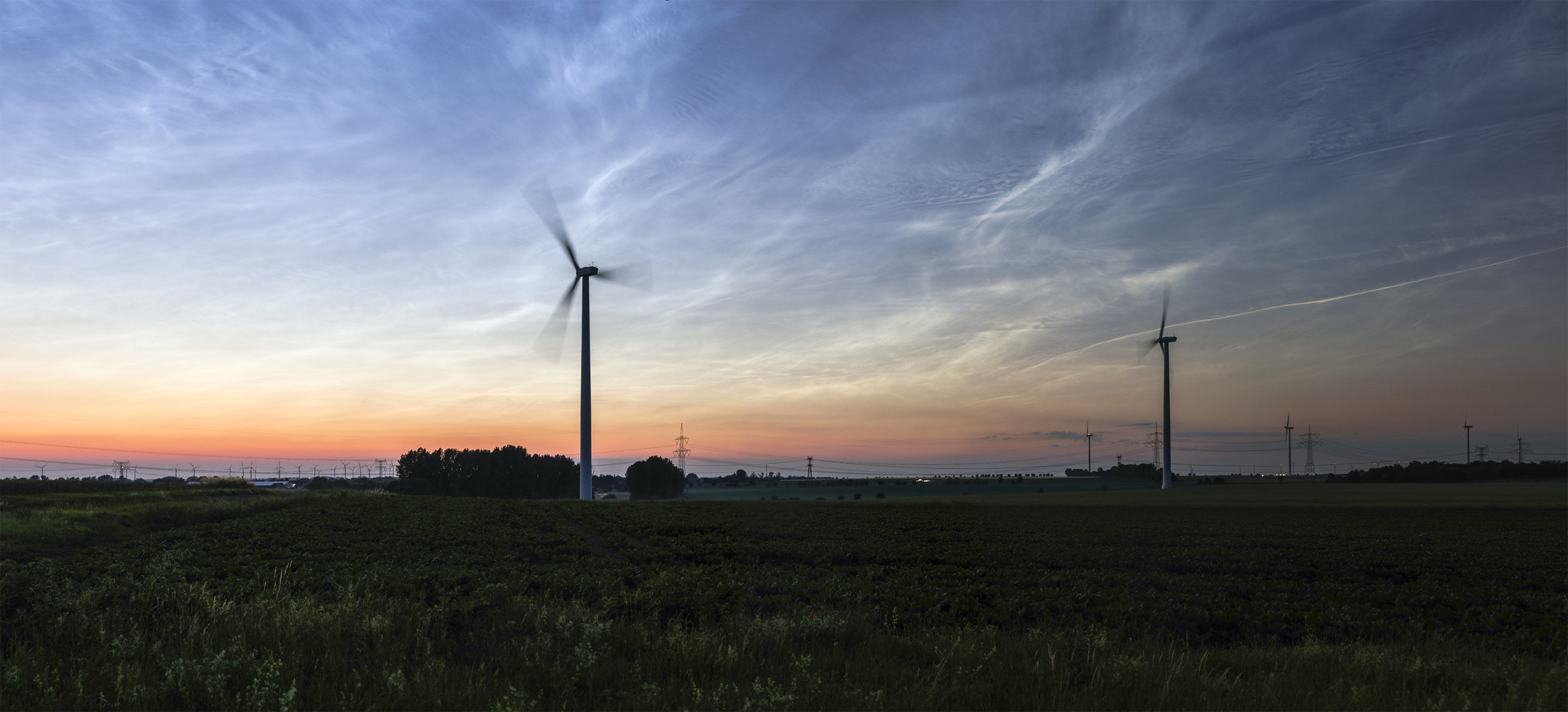 Leuchtende Nachtwolken (NLC) zur Sommersonnenwende