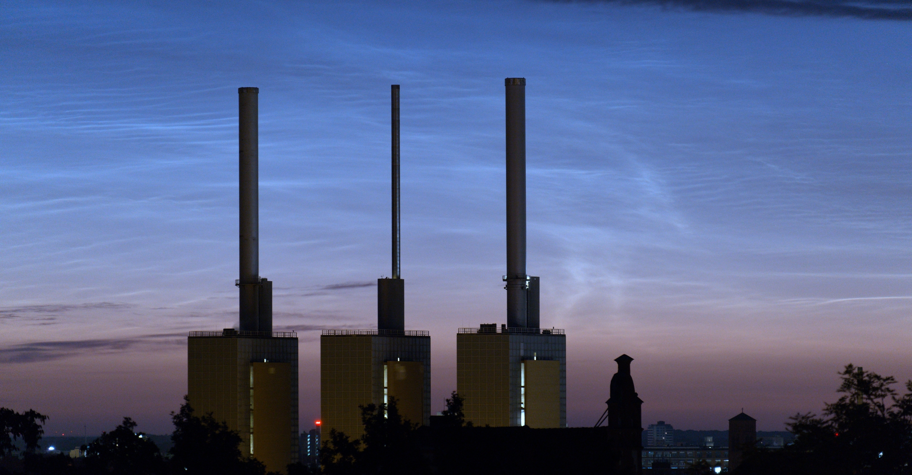 Leuchtende Nachtwolken über Hannover