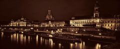 leuchtende Sterne am Elbufer in Dresden