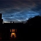 Leuchtende Wolken über dem Herrenhaus Kedingshagen/Vorpommern