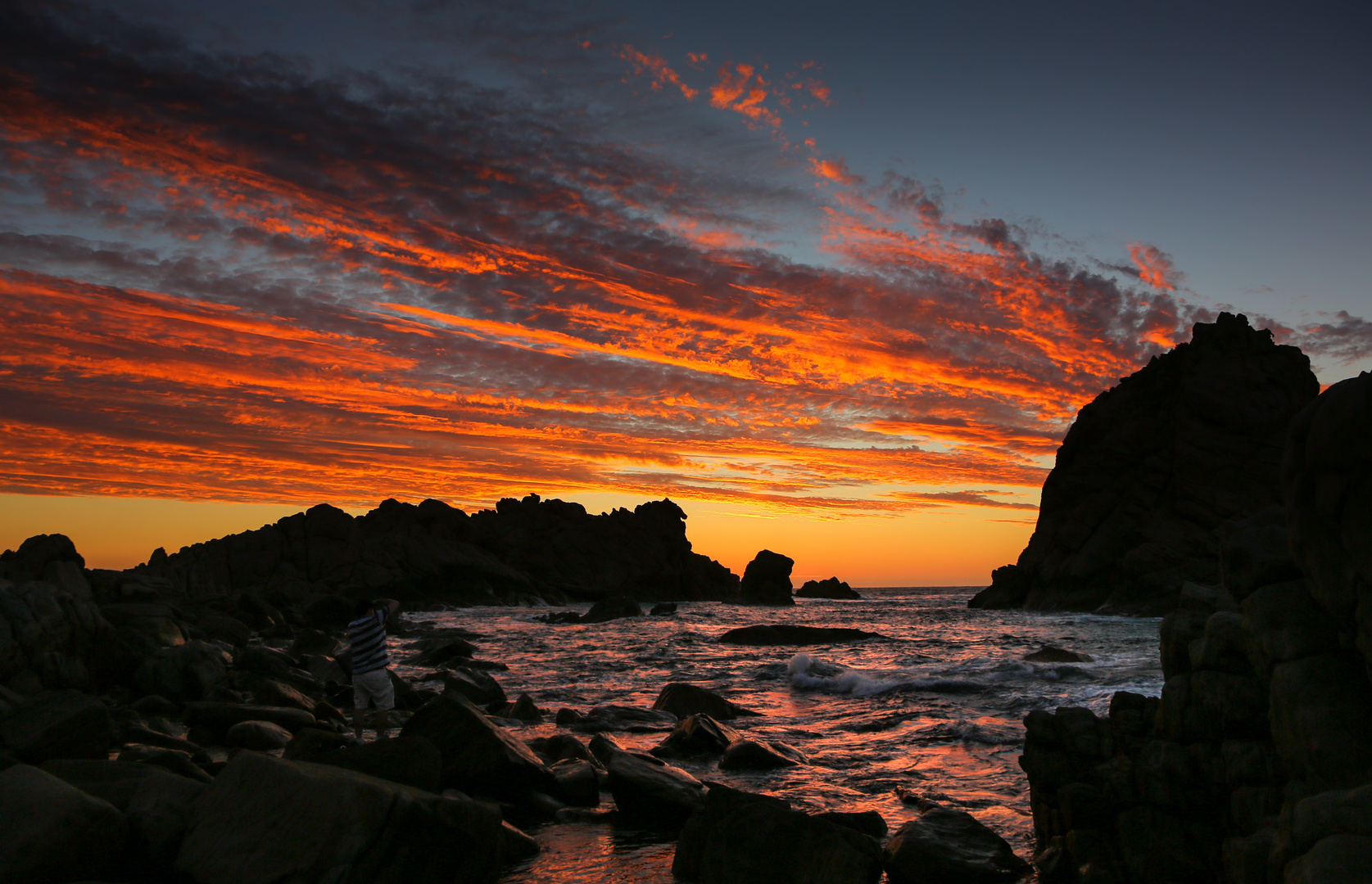 Leuchtende Wolken über dem Sugarloaf Rock