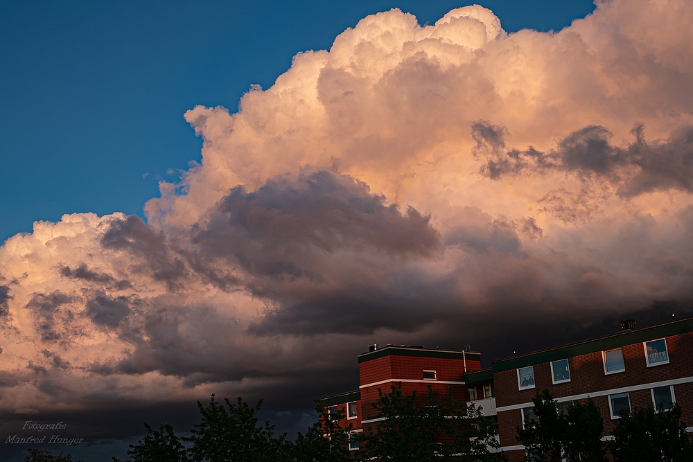 Leuchtende Wolken über Norderstedt-Glashütte (1)