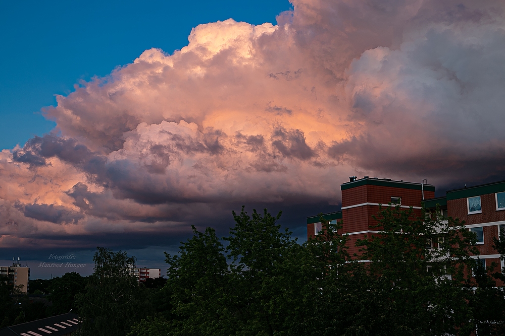 Leuchtende Wolken über Norderstedt-Glashütte (2)