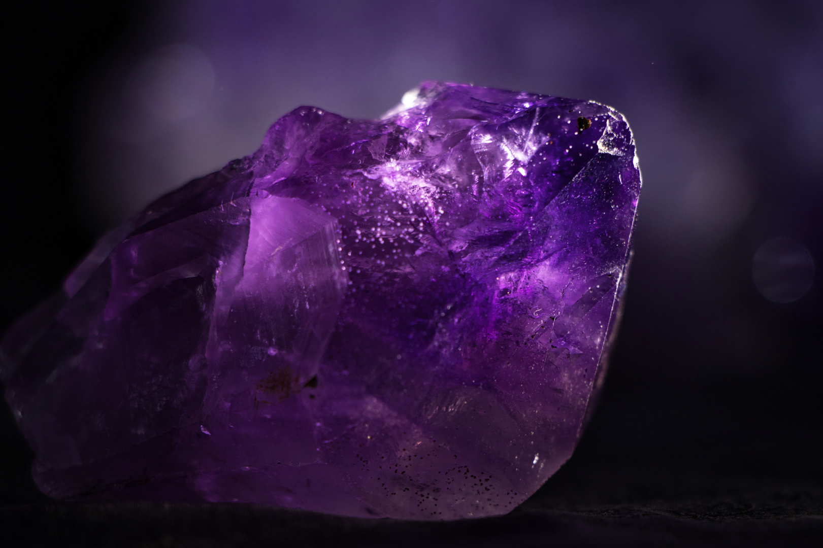 Leuchtender Amethyst